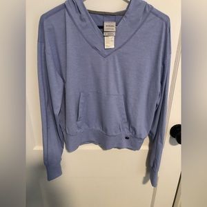 Prana Women’s Hooded lightweight pullover in periwinkle. Size small.